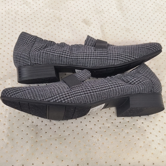 Clarks Houndstooth Plaid Grey Slip-On Classic Loafer Square Toe Flats - Picture 6 of 9
